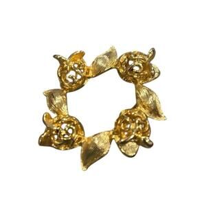 Vintage Sarah Coventry Rose Wreath Brooch Gold Tone Floral Circle Pin Signed